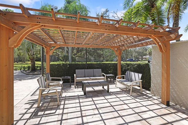 102 STEEPLECHASE LANE, Palm Harbor, FL 34684