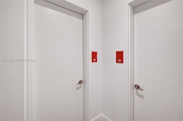 21290 Biscayne 205 205, Aventura, FL 33180