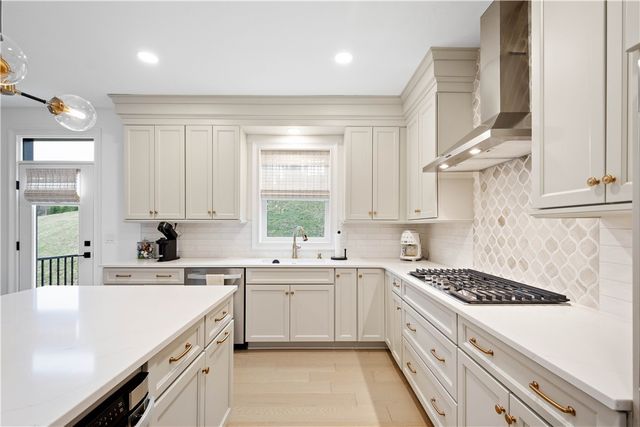 423 Magnolia Dr, Peters Twp, PA 15367