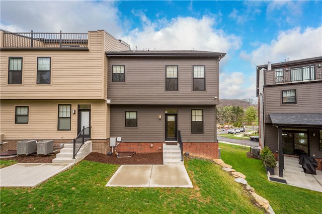 423 Magnolia Dr, Peters Twp, PA 15367