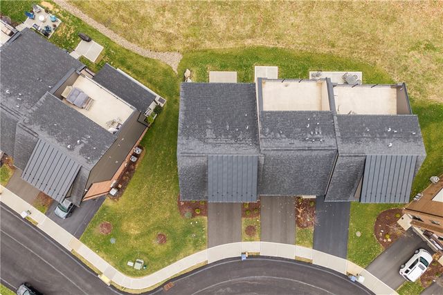 423 Magnolia Dr, Peters Twp, PA 15367