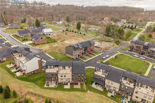 423 Magnolia Dr, Peters Twp, PA 15367