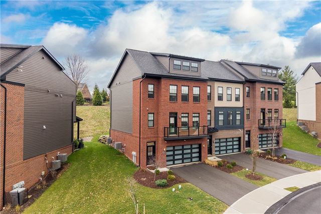 423 Magnolia Dr, Peters Twp, PA 15367