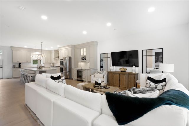 423 Magnolia Dr, Peters Twp, PA 15367