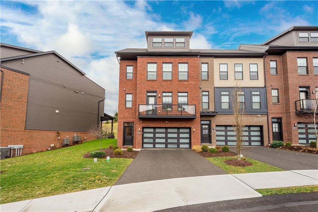 423 Magnolia Dr, Peters Twp, PA 15367