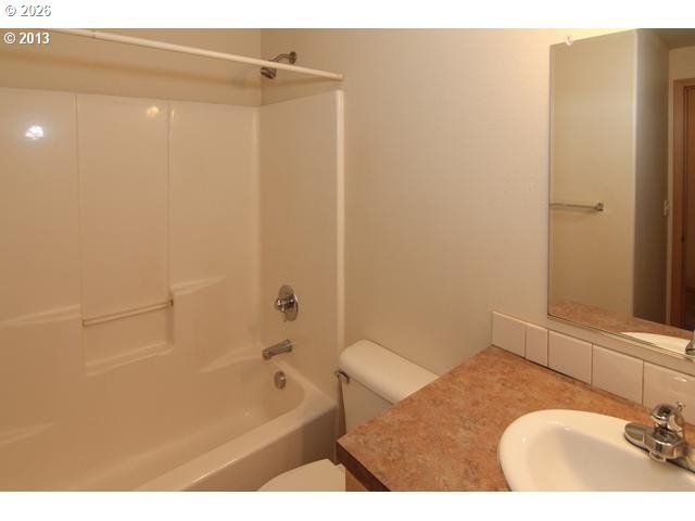 1552 E 3RD St, Newberg, OR 97132
