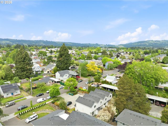 1552 E 3RD St, Newberg, OR 97132