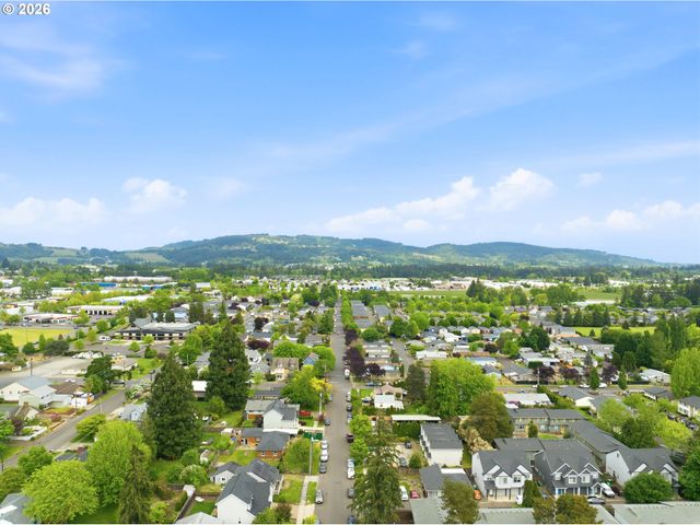 1552 E 3RD St, Newberg, OR 97132
