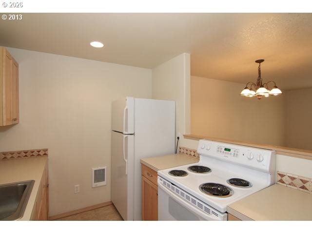 1552 E 3RD St, Newberg, OR 97132