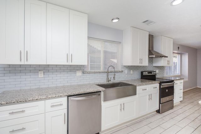 2308 Gunston Ct, Sugar Land, TX 77479