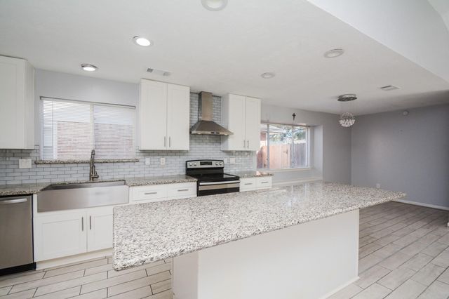 2308 Gunston Ct, Sugar Land, TX 77479