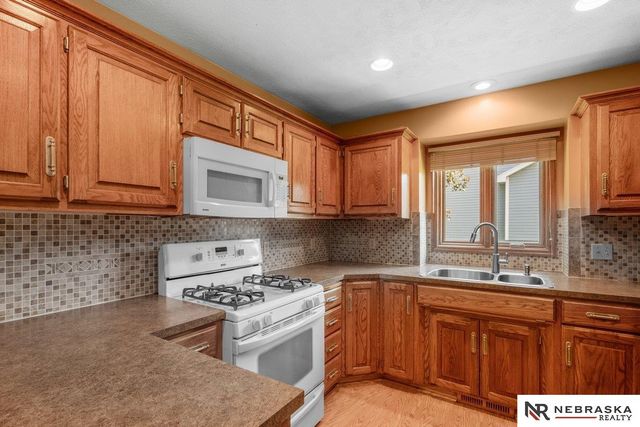 8924 N 83rd Avenue, Omaha, NE 68122