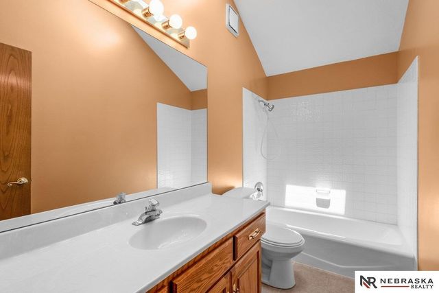 8924 N 83rd Avenue, Omaha, NE 68122