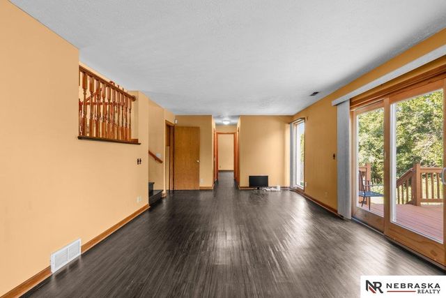 8924 N 83rd Avenue, Omaha, NE 68122