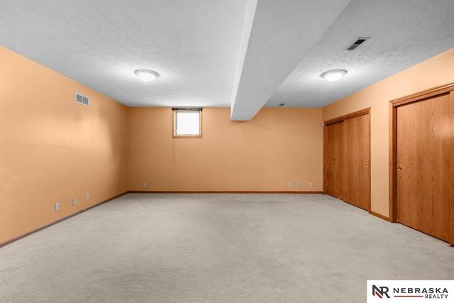 8924 N 83rd Avenue, Omaha, NE 68122