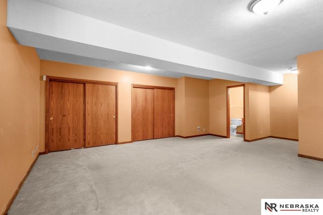 8924 N 83rd Avenue, Omaha, NE 68122