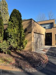 32696 Ravine Drive, Franklin, MI 48025