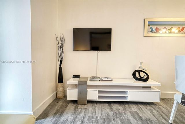 5225 Collins Ave 1204, Miami Beach, FL 33140