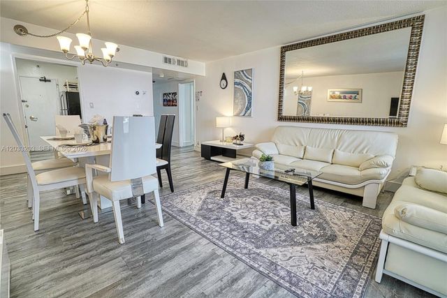 5225 Collins Ave 1204, Miami Beach, FL 33140