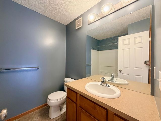 4963 Emmit Drive N 1, Hugo, MN 55038