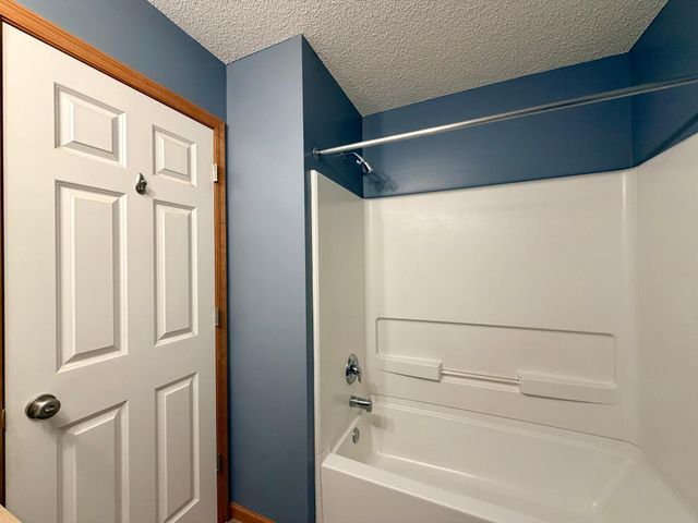 4963 Emmit Drive N 1, Hugo, MN 55038