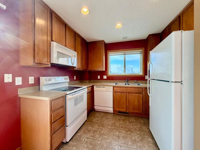 4963 Emmit Drive N 1, Hugo, MN 55038