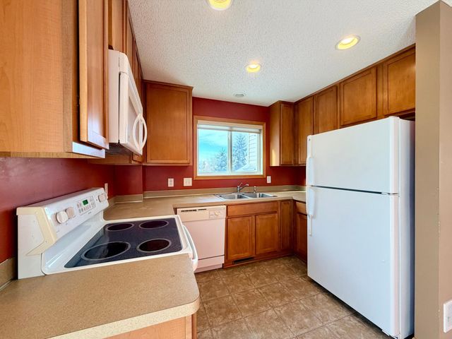 4963 Emmit Drive N 1, Hugo, MN 55038