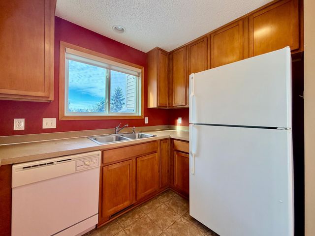 4963 Emmit Drive N 1, Hugo, MN 55038