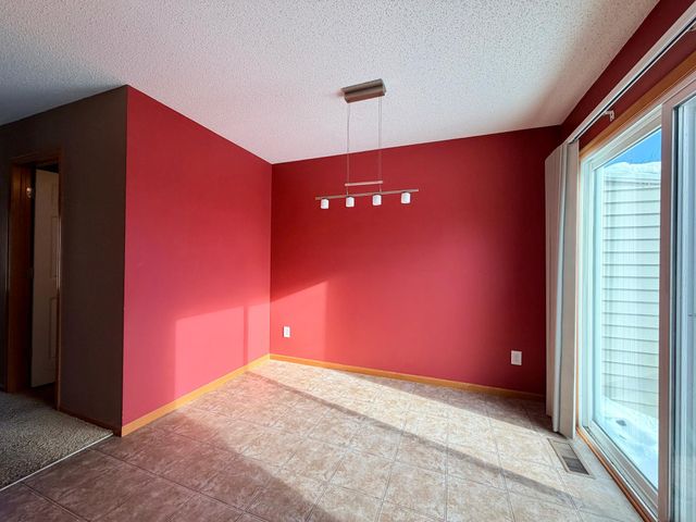 4963 Emmit Drive N 1, Hugo, MN 55038