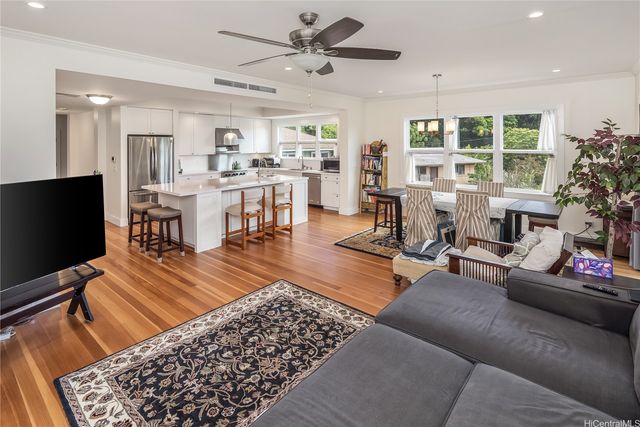 2463 Kekuanoni Street, Honolulu, HI 96813