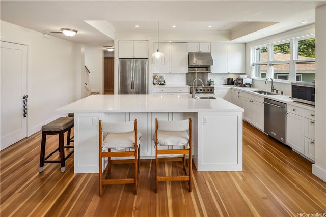 2463 Kekuanoni Street, Honolulu, HI 96813