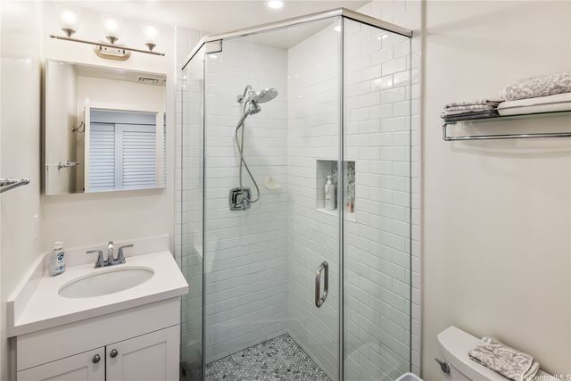2463 Kekuanoni Street, Honolulu, HI 96813