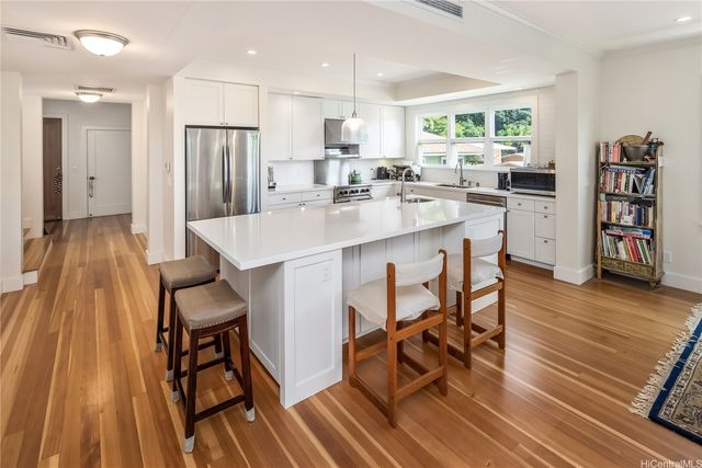 2463 Kekuanoni Street, Honolulu, HI 96813