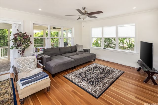 2463 Kekuanoni Street, Honolulu, HI 96813