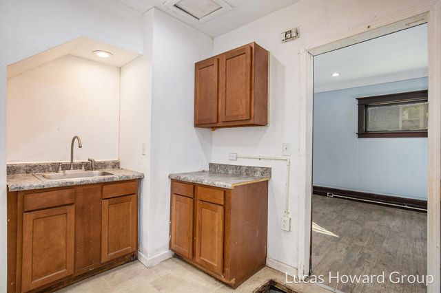 737 Dolbee Avenue Se, City Of Grand Rapids, MI 49506