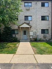 509 E Spruce Drive 1B, Palatine, IL 60074