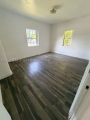786 NW 75th St F, Miami, FL 33150