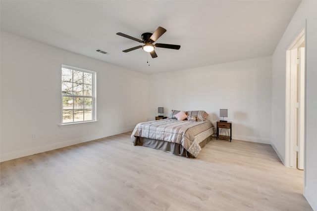 5828 Thousand Oaks Drive, Joshua, TX 76058