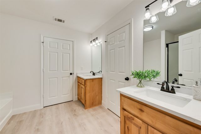 5828 Thousand Oaks Drive, Joshua, TX 76058