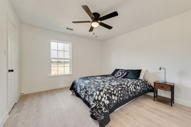 5828 Thousand Oaks Drive, Joshua, TX 76058