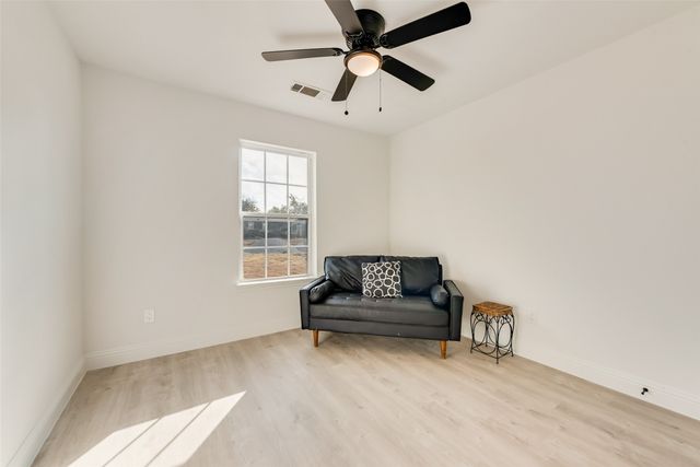 5828 Thousand Oaks Drive, Joshua, TX 76058