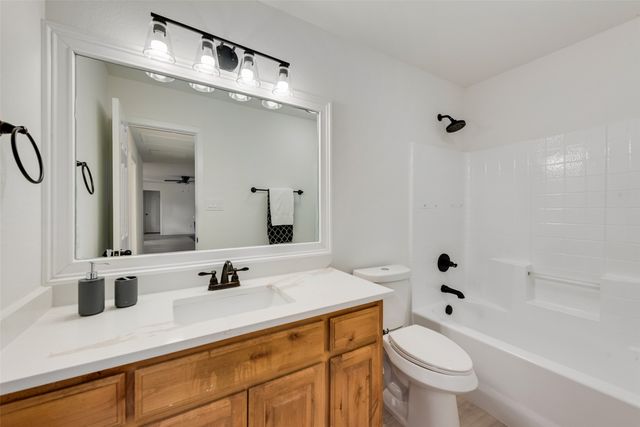 5828 Thousand Oaks Drive, Joshua, TX 76058