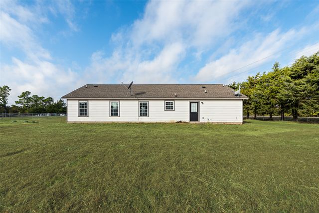 5828 Thousand Oaks Drive, Joshua, TX 76058