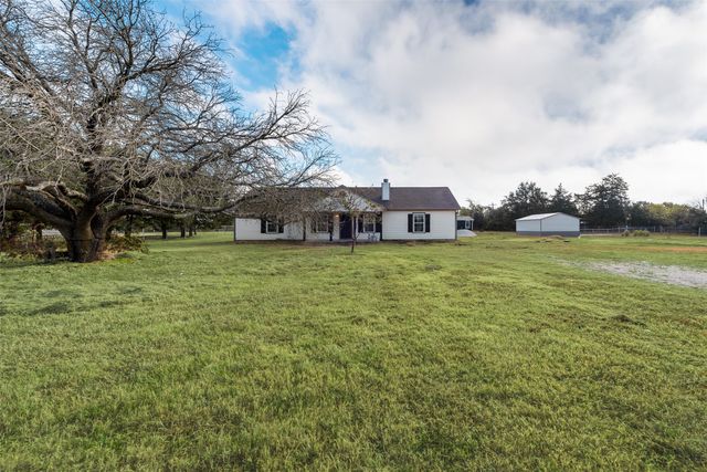 5828 Thousand Oaks Drive, Joshua, TX 76058