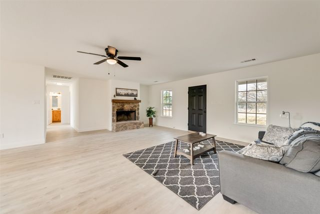 5828 Thousand Oaks Drive, Joshua, TX 76058