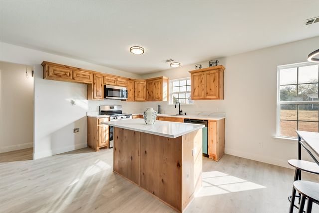 5828 Thousand Oaks Drive, Joshua, TX 76058