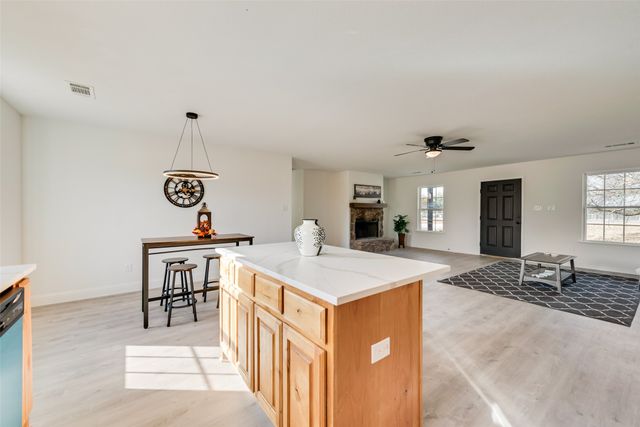 5828 Thousand Oaks Drive, Joshua, TX 76058