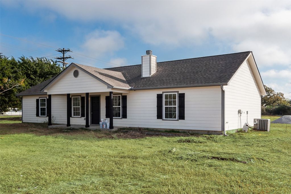 5828 Thousand Oaks Drive, Joshua, TX 76058