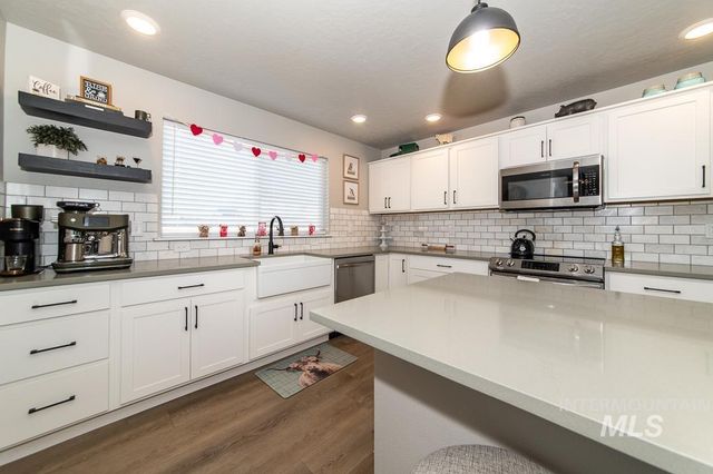 7744 E Rogue Dr, Nampa, ID 83687