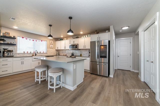 7744 E Rogue Dr, Nampa, ID 83687